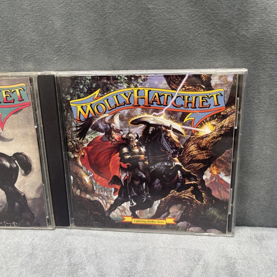 MOLLY HATCHET 2 CDs Lot Bundle Lightning Strikes Twice & Self Titled 80’s Rock - Imagem 3 de 4