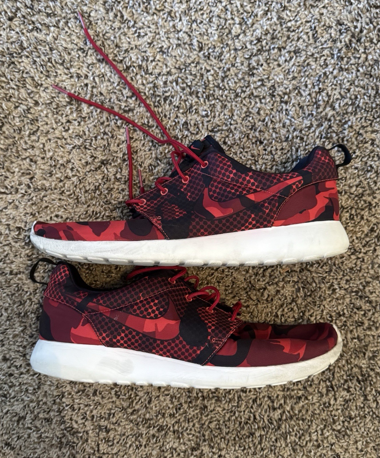 Nike Roshe Run Men 13 Lightweight Red Black Camo Casual Sneakers