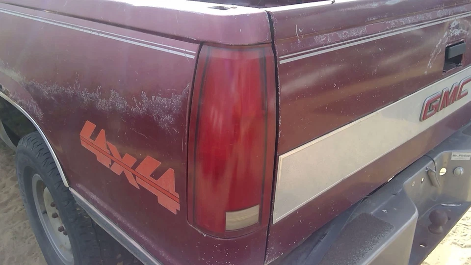 Luz trasera izquierda conductor GMC Sierra 2500 1988-2000 OEM 05976897 Foto 2 de 4