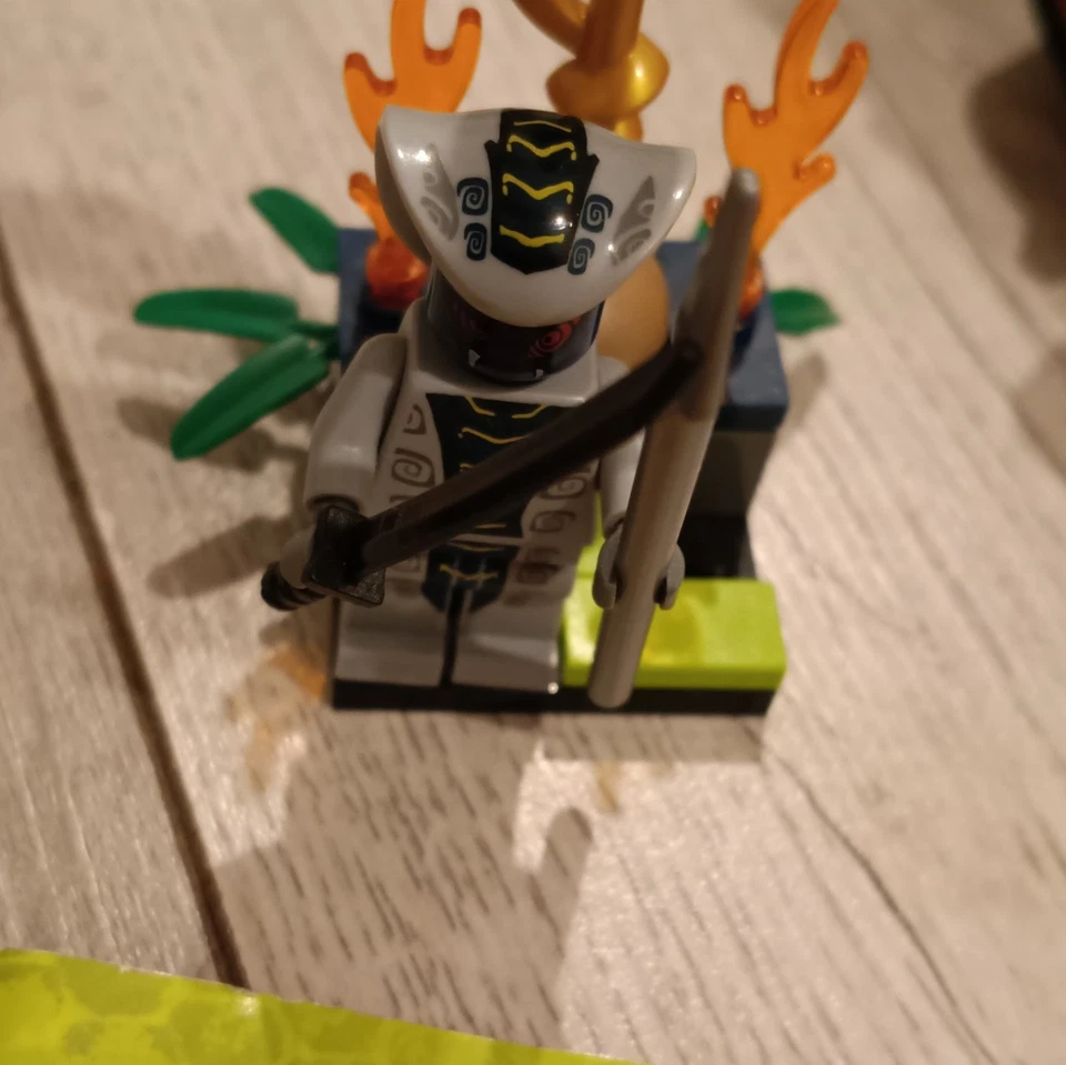 LEGO Ninjago 9441 Kai's Blade Cycle, photo 2 of 4