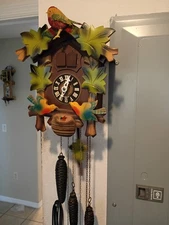 VINTAGE MUSICAL CUCKOO CLOCK, MOVING BIRDS WACHING BABY IN NEST..WORKING....