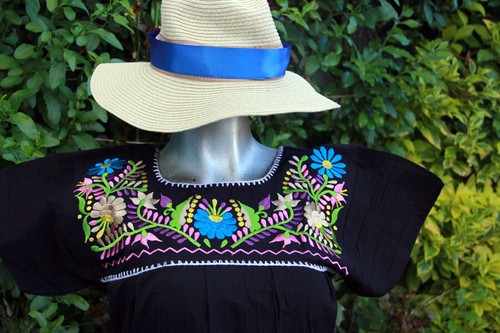 M23 Womens Mexican Huipil Hand Embroidered Blouse Oaxaca Black Hippie Boho - Picture 2 of 3