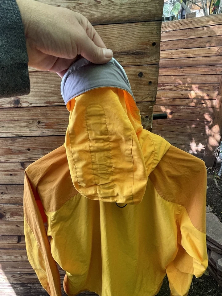 Chaqueta cortavientos Patagonia rara de colección para mujer L amarilla intensa Foto 2 de 4