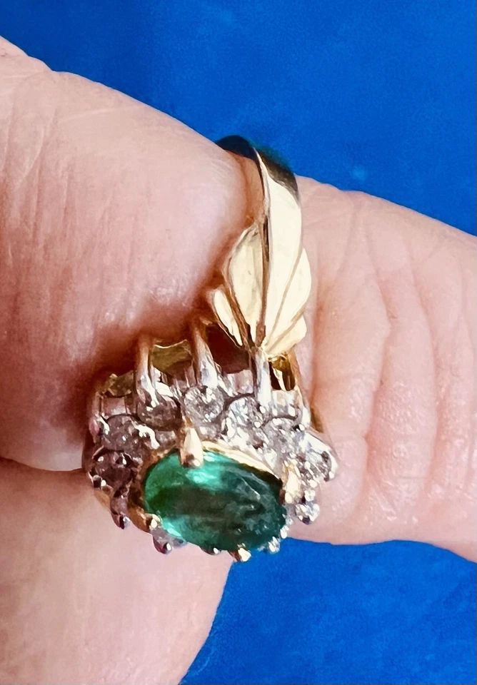 Emerald and Diamond Ladies Cocktail Ring Sz6 14K Marked. Vintage Jewelry Estate - Image 2 of 4