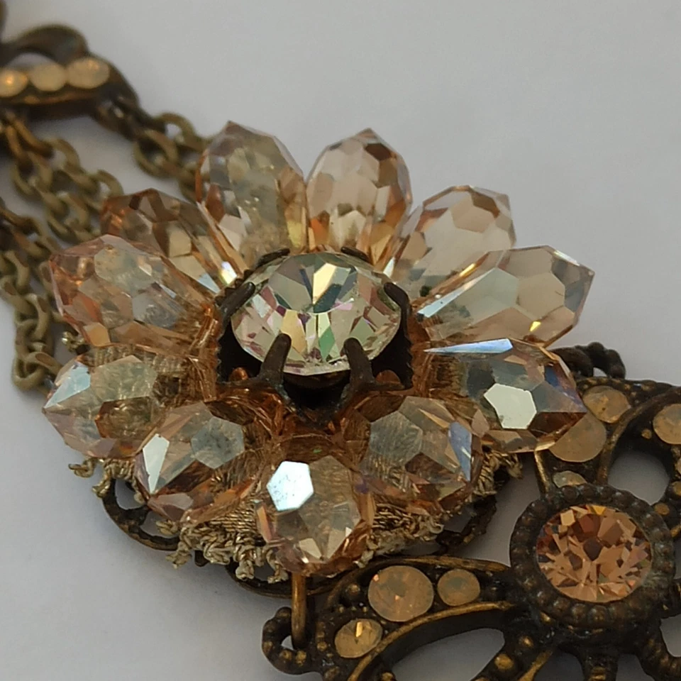 Broche Michal Negrin Grande Encaje Renacimiento Victoriano Con Cristales de Swarovski Medalla Foto 2 de 4