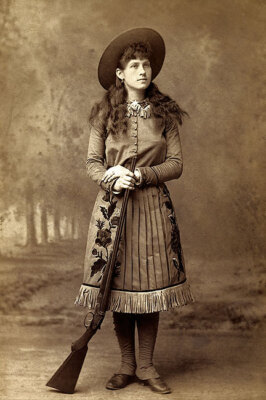 ANNIE OAKLEY AMERICAN SHARPSHOOTER PORTRAIT 8x12 GLOSSY PHOTO