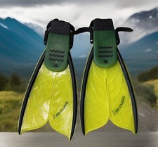 Nature's Wing Snorkel Set Whale's Tail Fins, Body Glove Mask with Bag Green Used