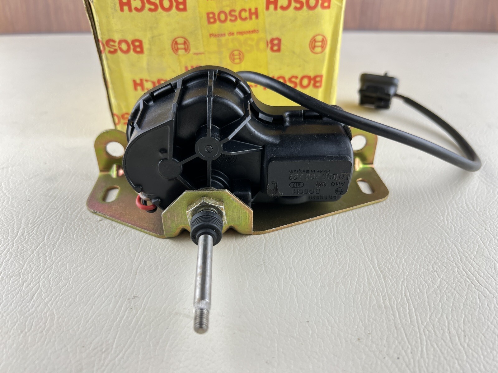 MERCEDES W126 Headlight Cleaner Wiper Motor Left 1268200342 Bosch 