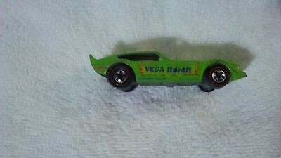 HOT WHEELS　VEGA BOMB　Redline　レッドライン　香港製 Vintage Mattel 1969 Hot Wheels Redline Vega Bomb Car, Hong