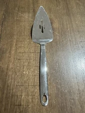 Oneida 18/8 Stainless Steel Pierced Pie Server Spatula 10” Long Hanging Hole GUC