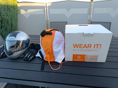 Zwei (2) Motorrad Helme Schubert mit Freisprecheinrichtung (58/59 L) Silber