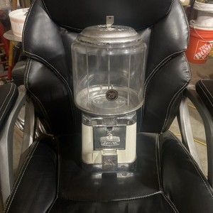 FREE Shipping !! Beaver White & Chrome Gumball Candy Nut Bulk Vending Machine