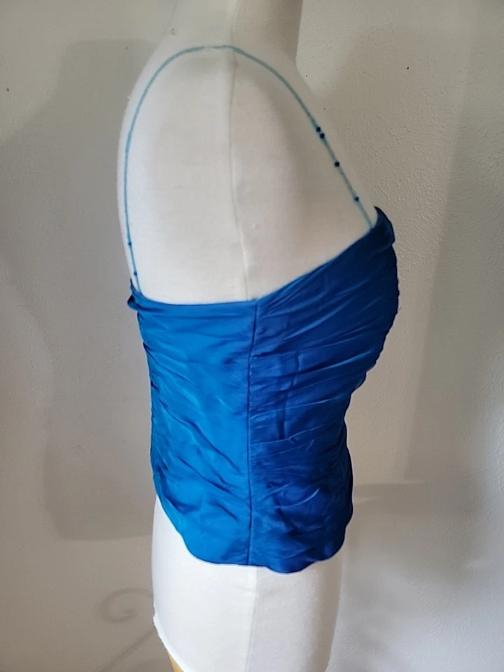 Corsé camisola de seda azul de colección azul con tonos morados correa de cuentas acanalada $199 Foto 4 de 4