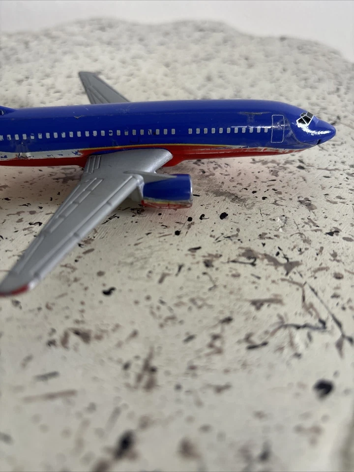 Rare HTF Diecast Airplane Southwest Airlines RealToys 5-3/4" Made In China - Image 4 of 4