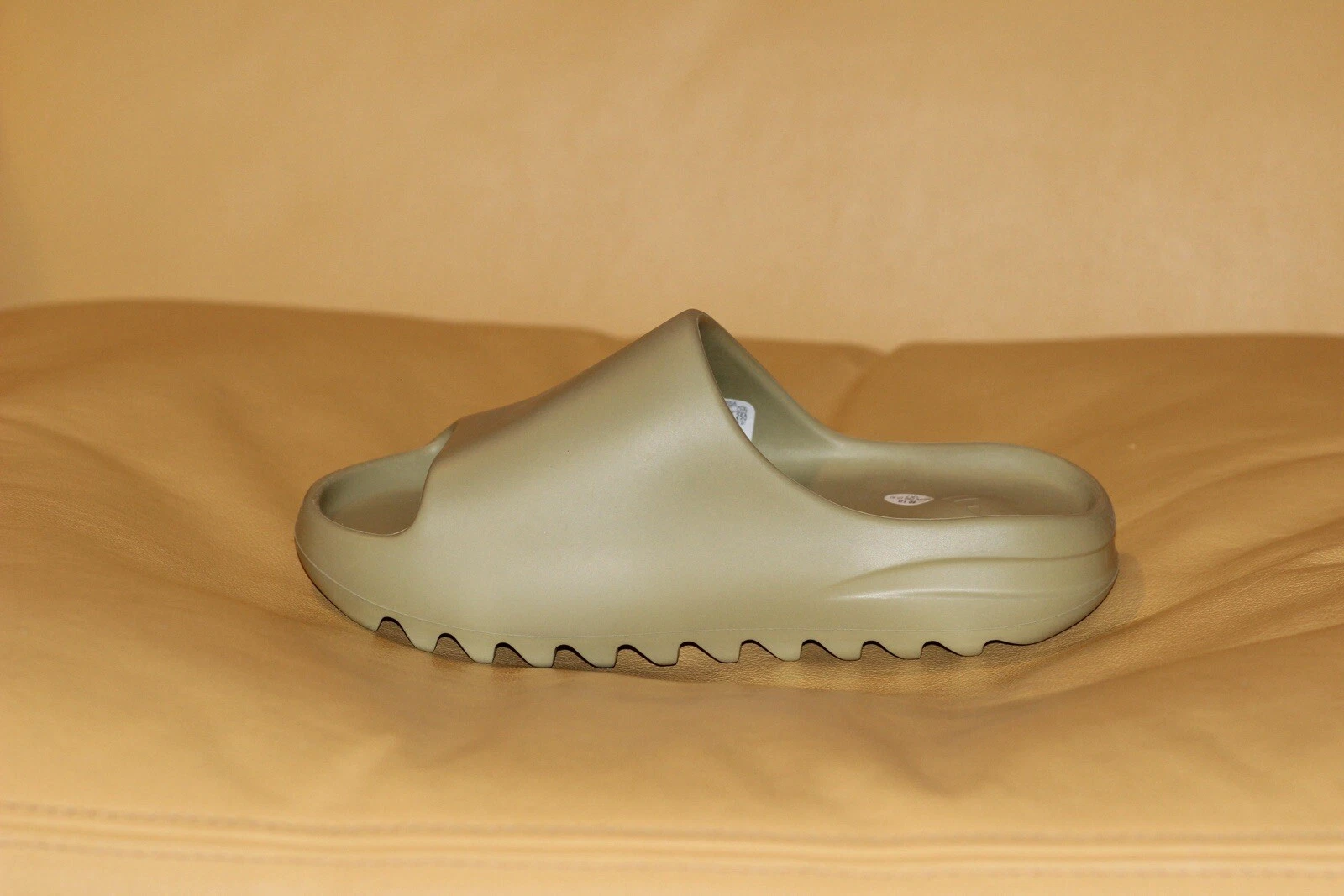 ADIDAS Taglia 7 Yeezy Slide 'Resina' 2021