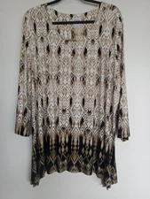 Plus 2X Ruby Rd tunic blouse in beige, ivory and black. Excellent condition