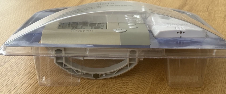 Oregon Wireless THGR122NX Thermo-Hygrometer Atomic Alarm Clock RMR612HGA - Image 4 of 4