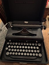 Vintage Royal Typewriter 1938 Portable with Case Glossy Black Model O thumbnail