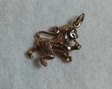 A GORGEOUS SOLID 9CT GOLD LION CHARM PENDANT NOT HOLLOW 