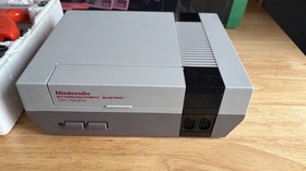 Nintendo NES Entertainment System Video Game Console Boxed Action Set