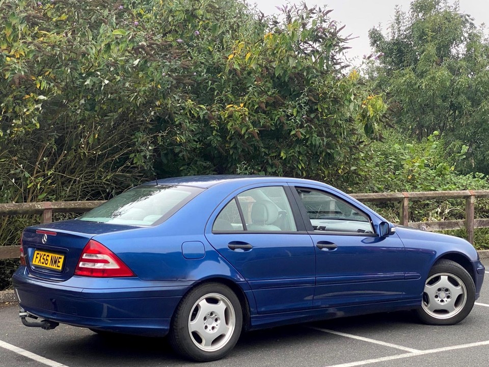 LEFT HAND DRIVE 2006 MERCEDES BENZ C CLASS 2.1 C220 CDI [DIESEL] UK REG