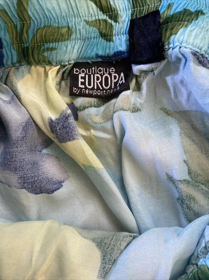 Falda Envolvente Hawaiana Talla XL Azul con Flores de Hibisco Boutique Europa Newport News Foto 3 de 4