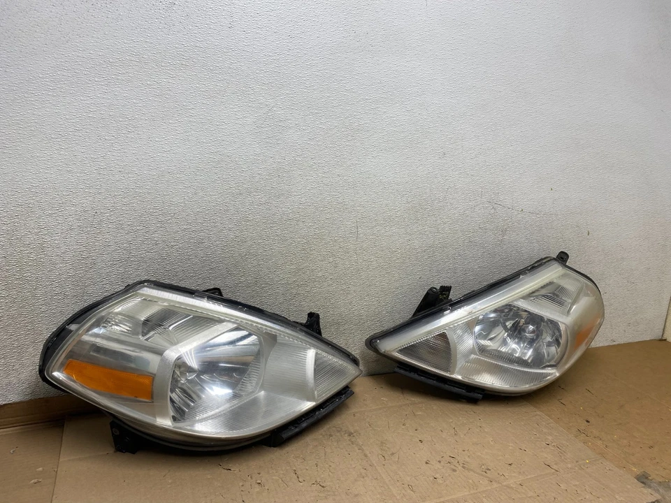 Faros halógenos lado izquierdo+derecho Nissan Versa 2008 a 2012 U6842 DW Foto 3 de 4