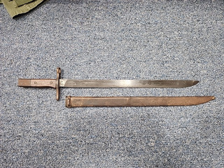 Japanese bayonet and scabbard