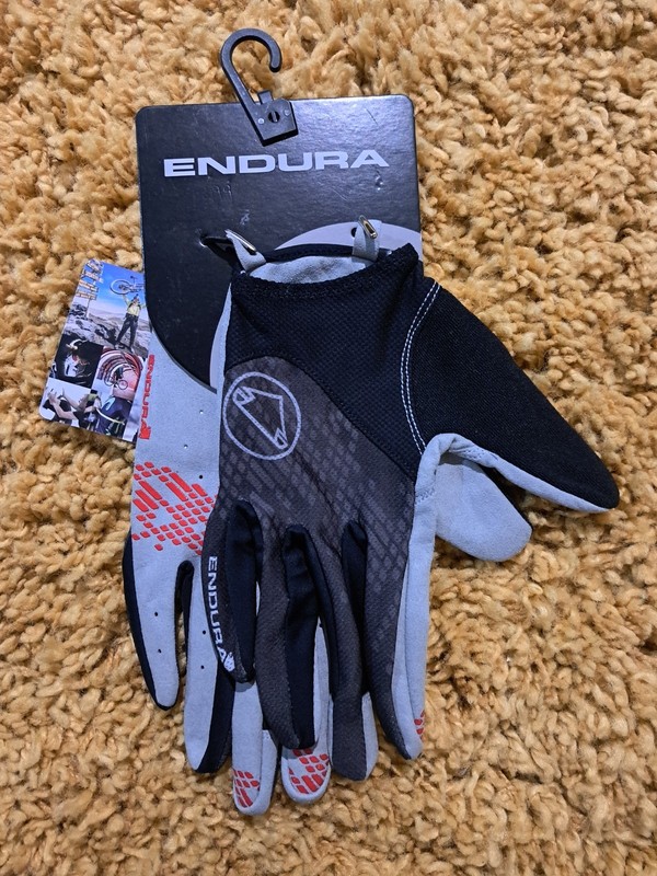 Endura Hummvee Lite Full Finger Cycling Gloves - Black/Grey/Red MEDIUM - NEW