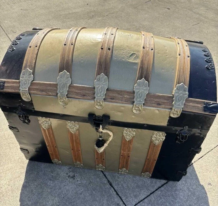 Baúl superior con cúpula de barril de rehabilitación del siglo XIX | Hermosa pieza llamativa en el pecho Foto 4 de 4