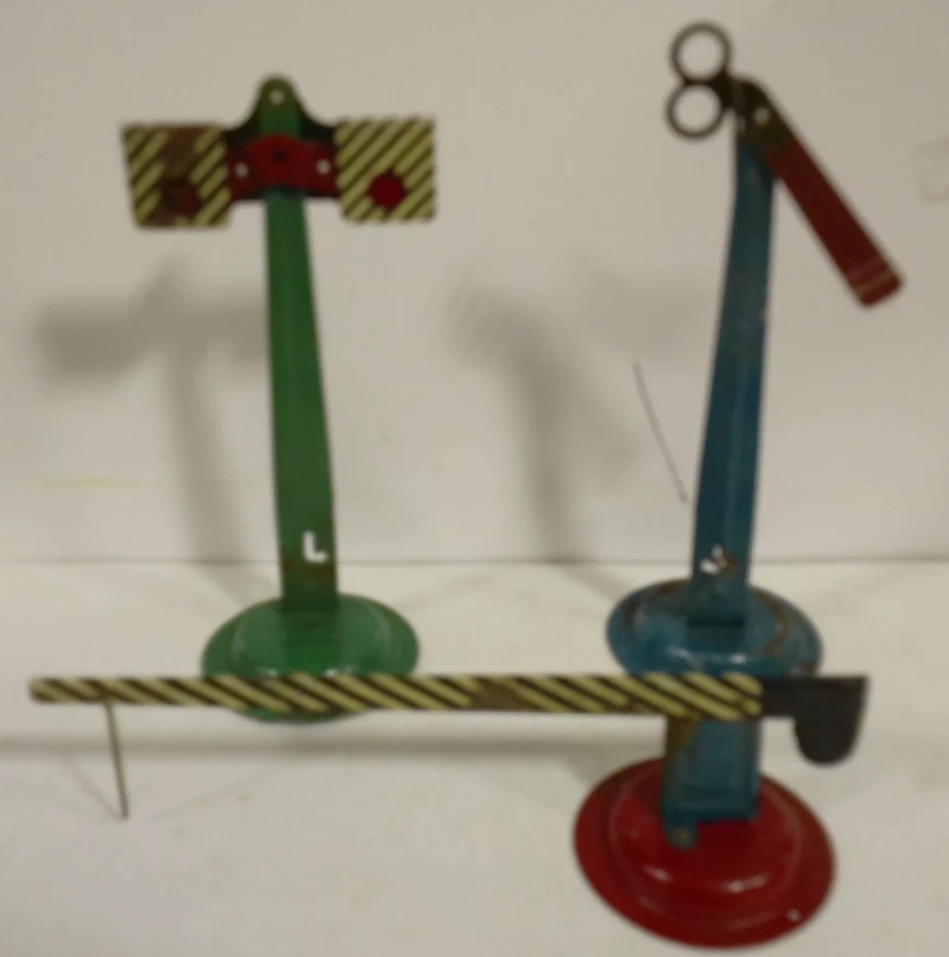 SET OF 3 PREWAR AMERICAN FLYER TIN TRACK SIGNALS IN VERY GOOD CONDITION - Image 2 of 2