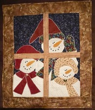 CUTE CHRISTMAS SNOWMEN WALL HANGING QUILT 3 SNOWMEN IN A WINDOW FRAME