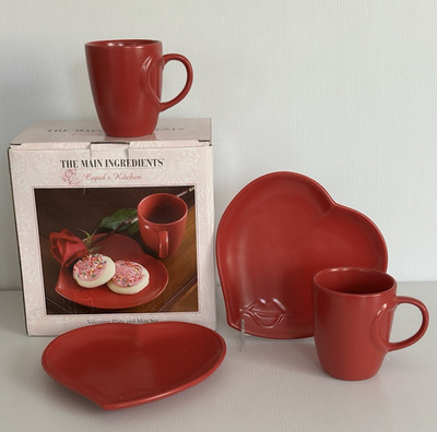 S/4 Valentine 2-Plates & 2-Mugs Set Cupid's Kitchen Red Heart Main Ingredients