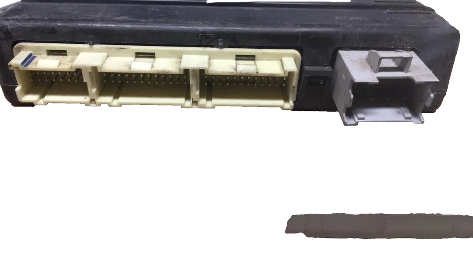 15806316 Saturn Vue 2002-2003 bcm body control module - Image 4 of 4