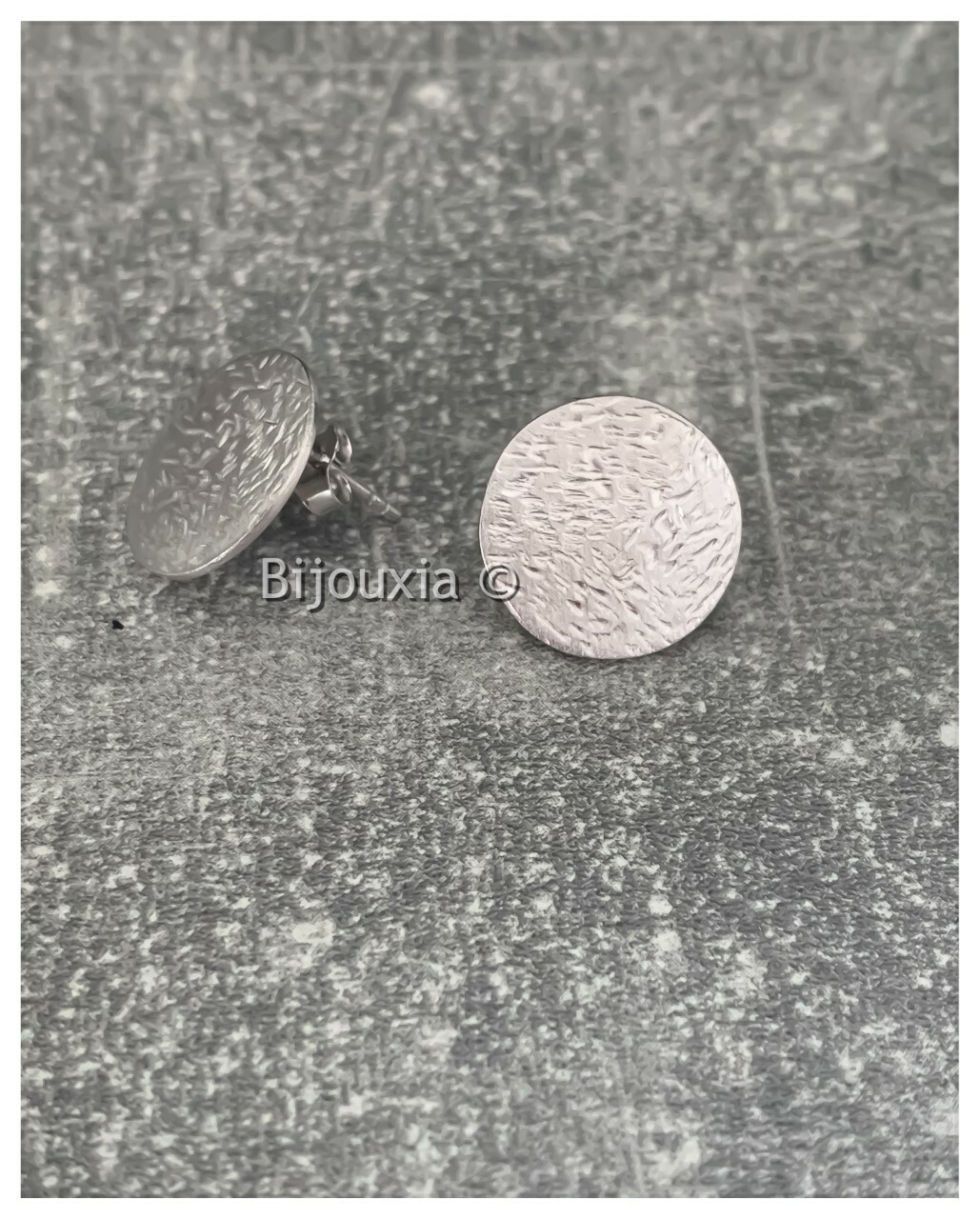 Puces d'oreilles argent 925 martelées : le cadeau délicat