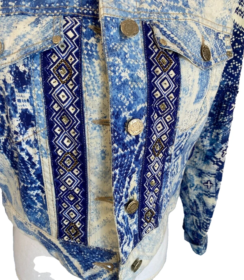 Chaqueta vaquera Chico's Western talla 1 azul brillante y blanco bolsillos con cuentas Foto 4 de 4