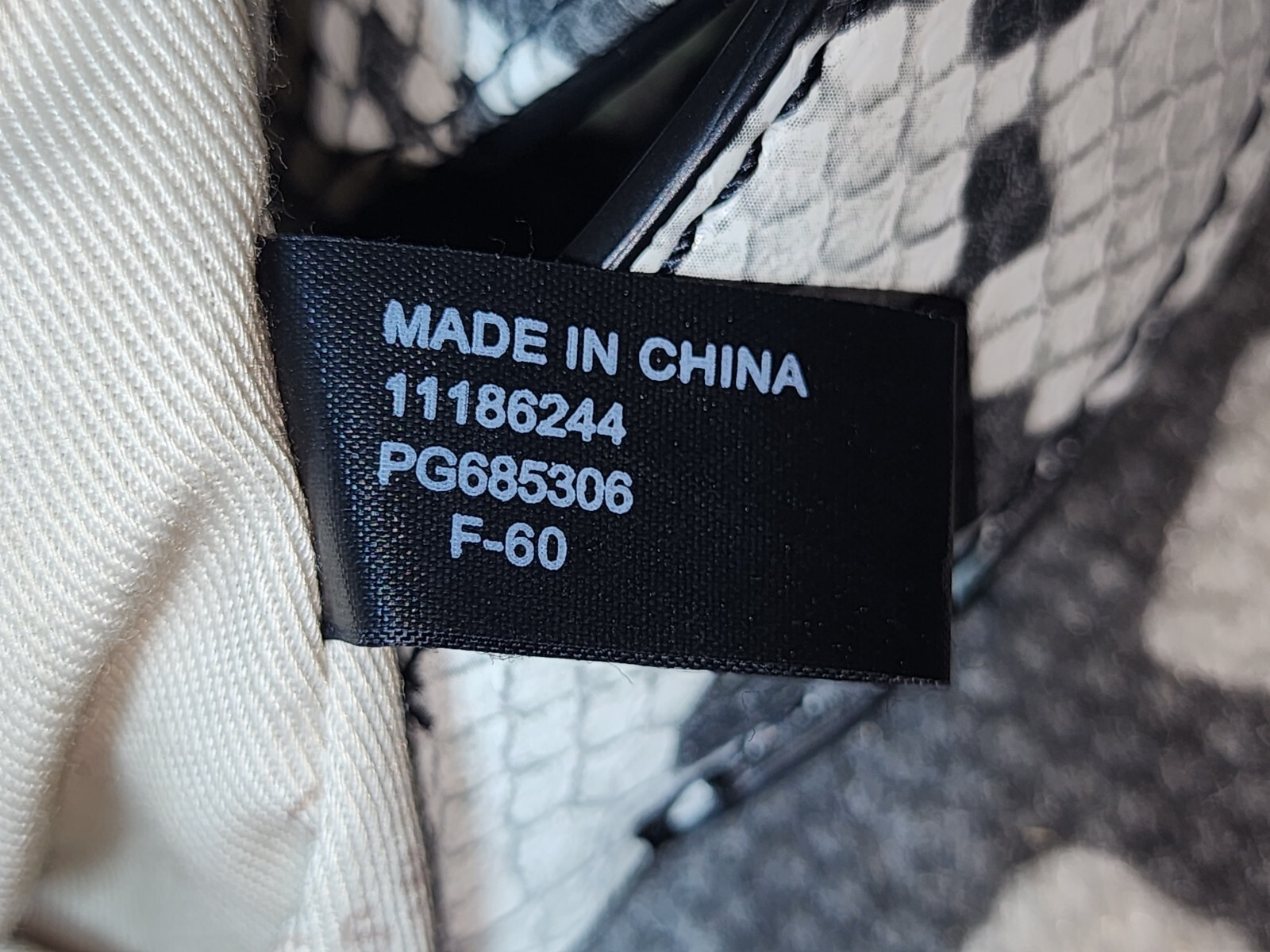 Sequined Lilly GUESS Bag Python Satchel HWPG685306 - image 23