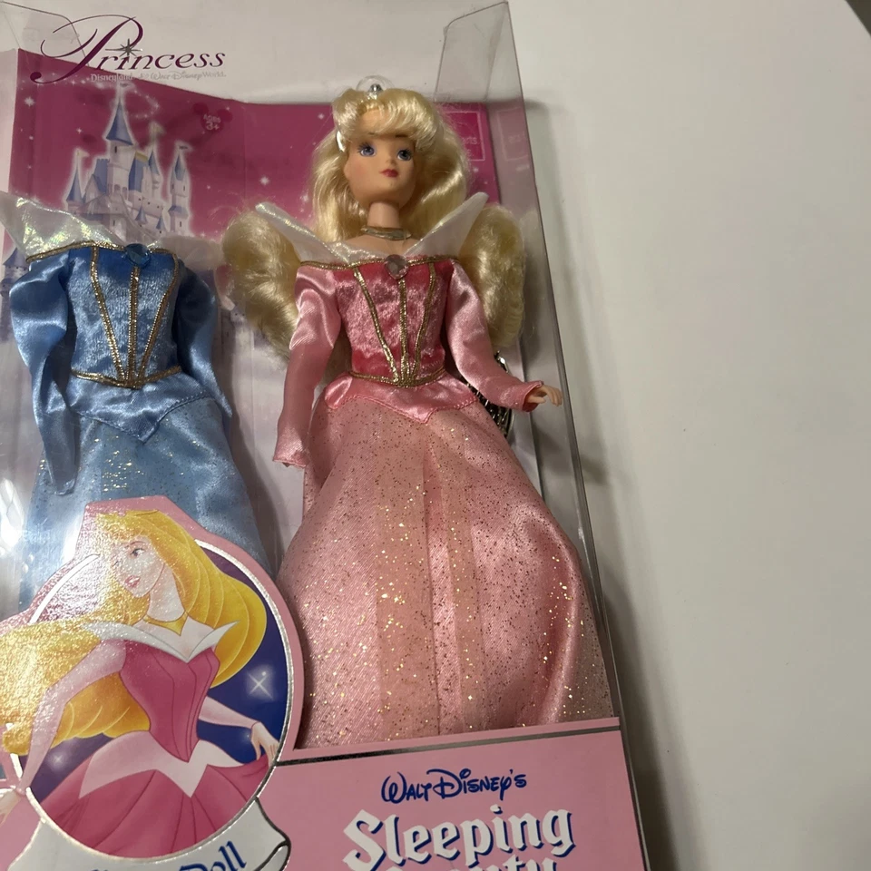 Walt Disneys SLEEPING BEAUTY DOLL theme park edition Classic Doll Collection - Image 4 of 4
