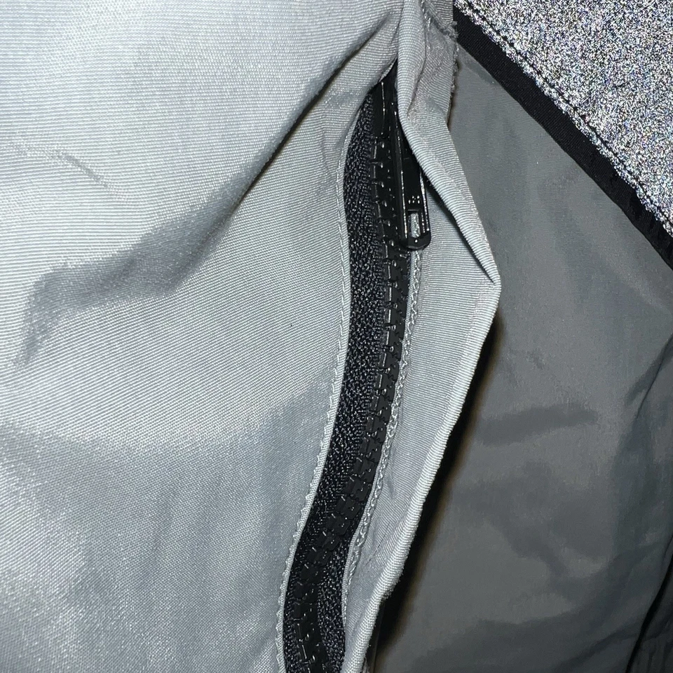 ВИНТАЖНЫЙ США АРМИЯ IPFU ОТРАЖАЮЩИЙ ЛОГОТИП ТРЕНИРОВОЧНАЯ КУРТКА СЕРЫЙ РАЗМЕР БОЛЬШОЙ КОРОТКИЙ НОВЫЙ - Изображение 4 из 4