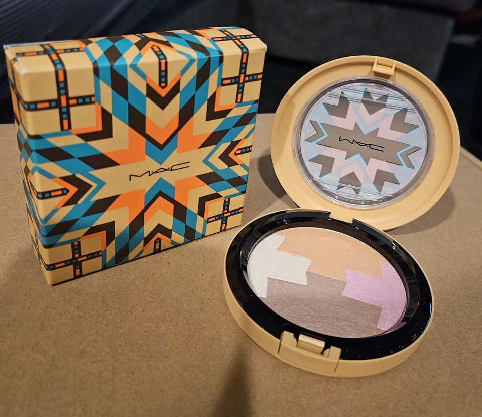 MAC Vibe Tribe Gleamtones Powder (Dunes at Dusk) Limited Edition New In Box - Image 3 of 4