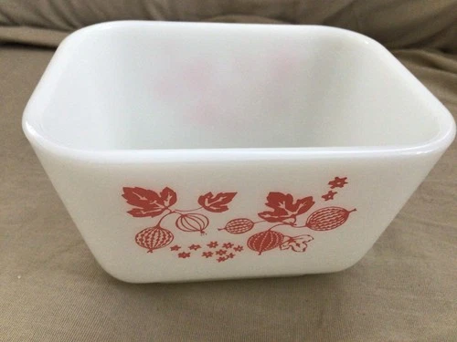 VINTAGE PYREX PINK GOOSEBERRY 1  1/2 CUP 501 REFRIGERATOR DISH NO LID