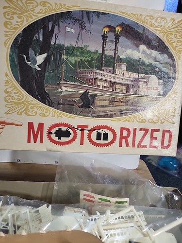 Revell Robert E. Lee Steamship kit H-402:398 Open Model Kit - Picture 14 of 24