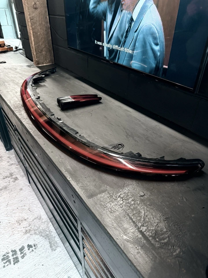 Porsche 911 992 Carrera Rear light bar 992.945.081.E 992945081E GENUINE - Image 2 of 3