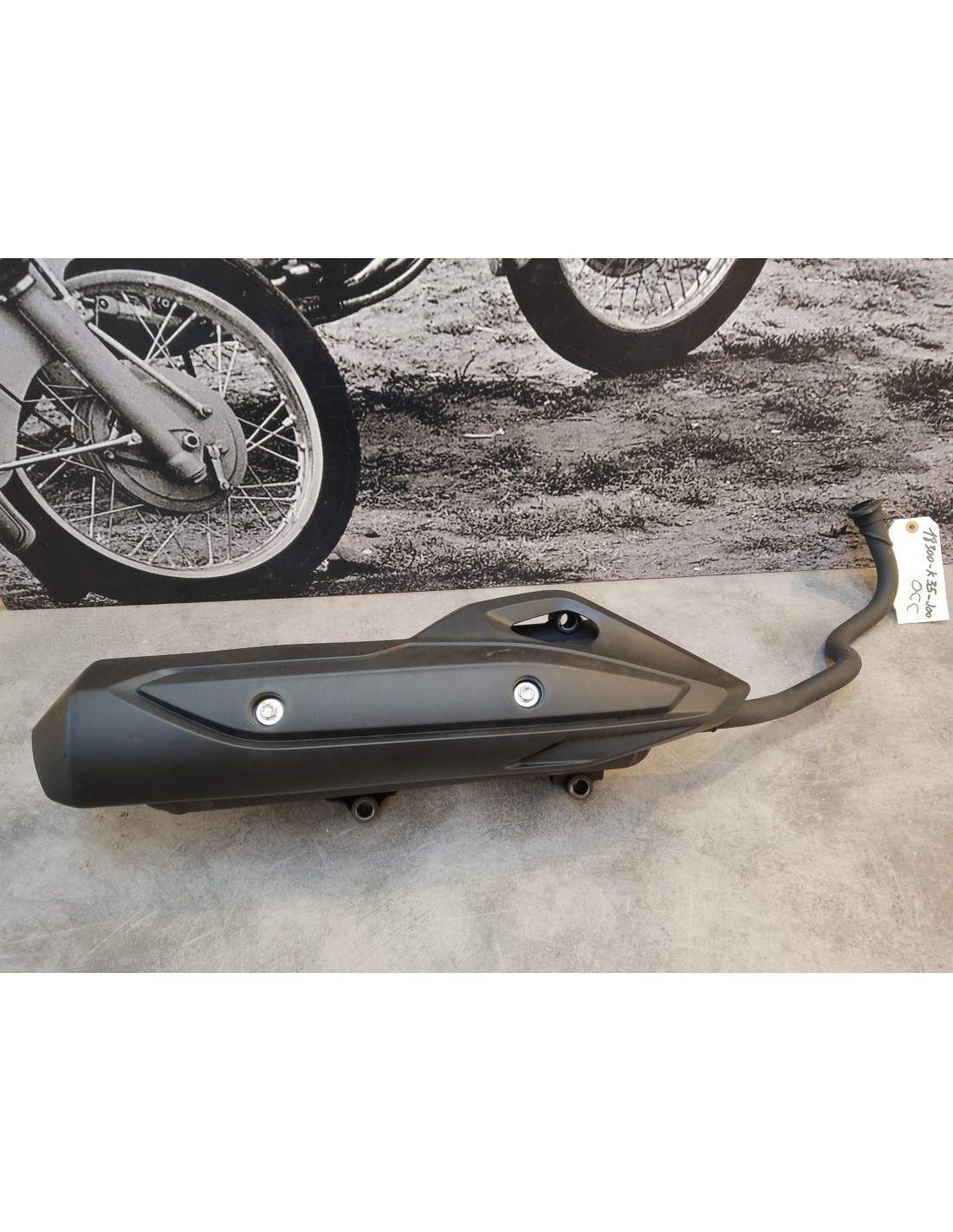Silencieux PCX125 2016 Honda en très bon état de marche noir mat