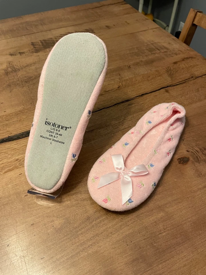 Chinelos femininos isotoner de pelúcia terry bailarina rosa tamanho 8-9 - Imagem 2 de 4