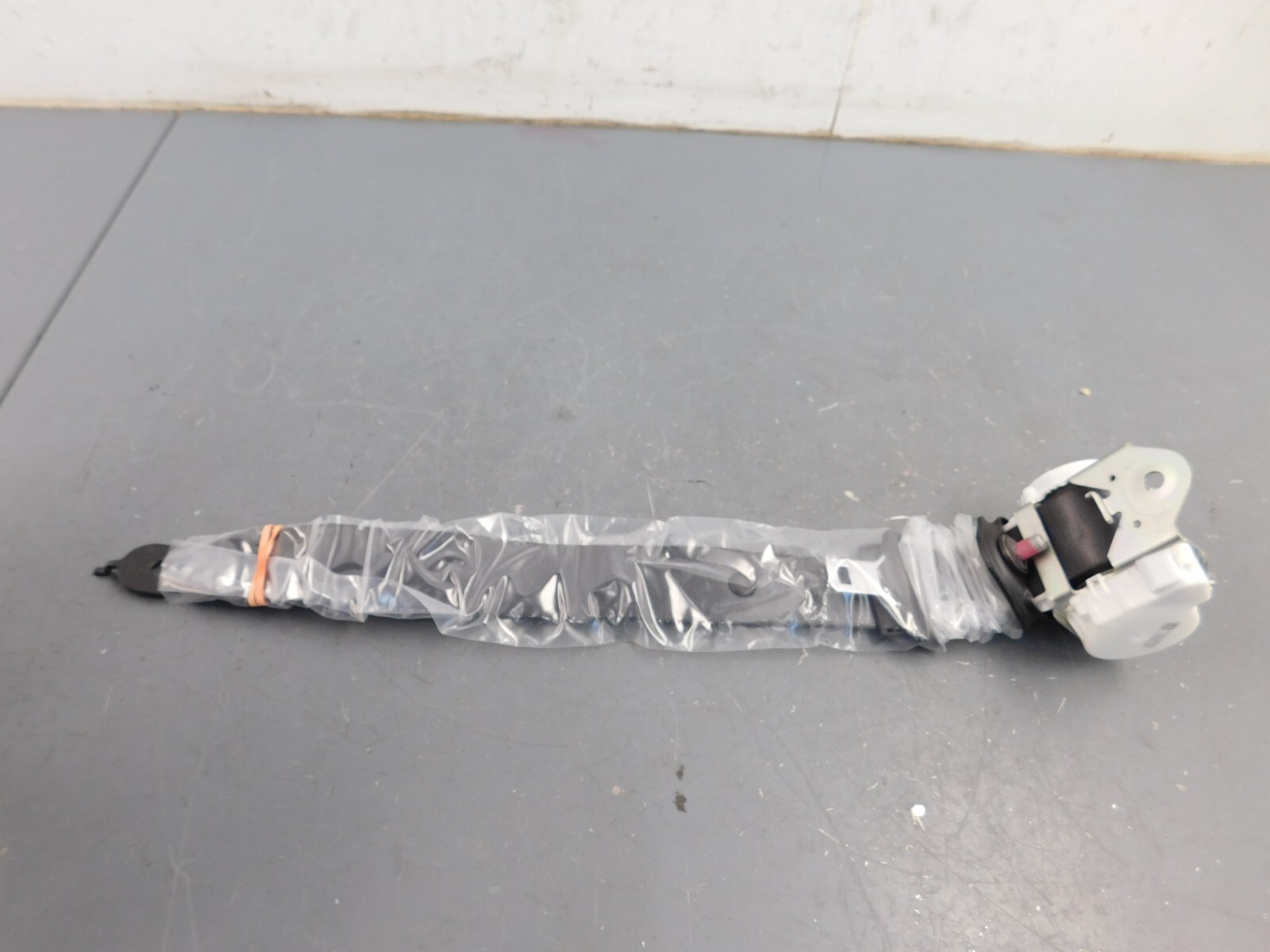 Rolls-Royce Right Rear Upper Seat Belt #0007 Q6-1