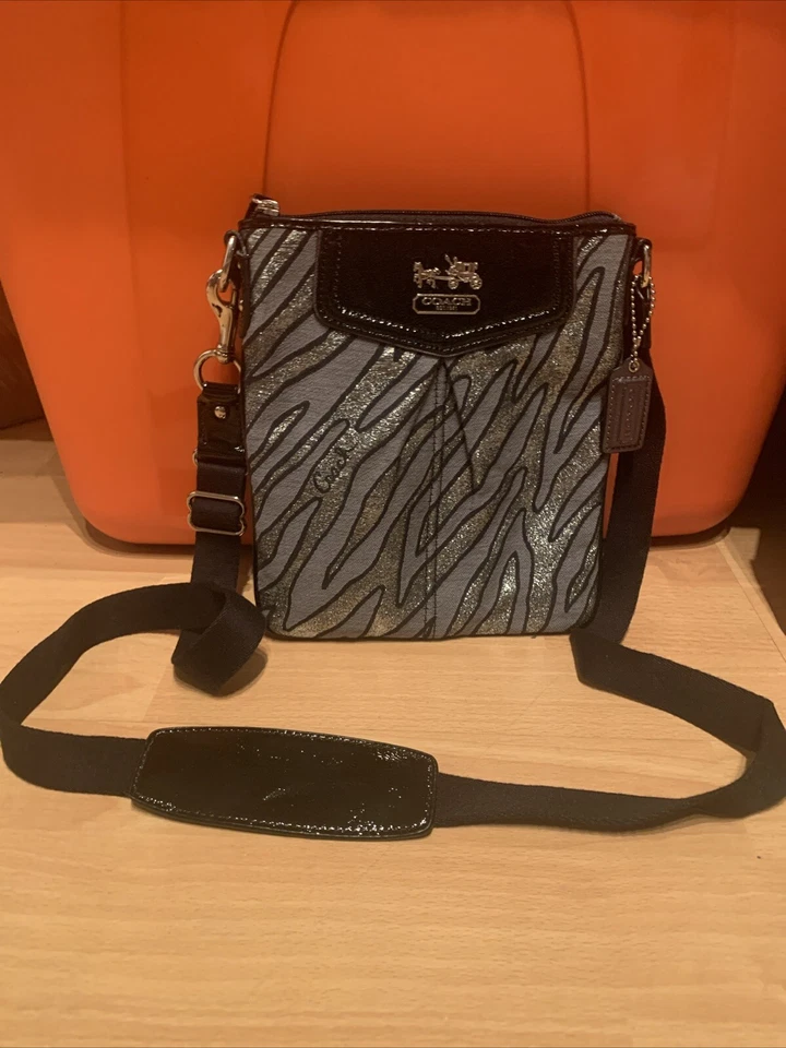 Bandolera Coach Gris Plata Negra Estampado Cebra 44373 Madison Lurex Púrpura