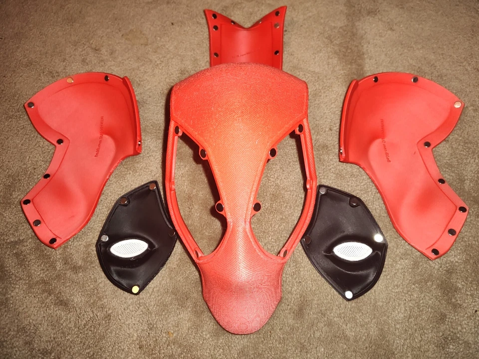 Marvel Deadpool Textured And Magnetized Pro Cosplay Mask Prop - Image 2 of 4