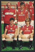 Manchester United Arthur Albiston + 2 others signed magazine cutout