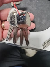 locksmith Hyundai HY4 / X187 Key Blank ILCO USA keys Locksmith Uncut Keys